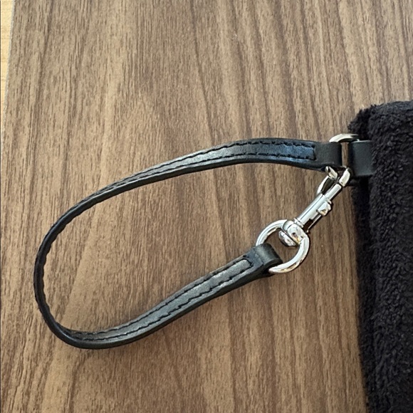 Marc Jacobs Fluffy‎ The Pouch Wristlet Black White Terry - Picture 6 of 14